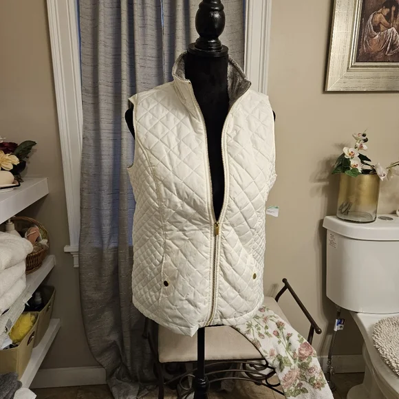Vest by Laura Scott - Picture 1 of 6